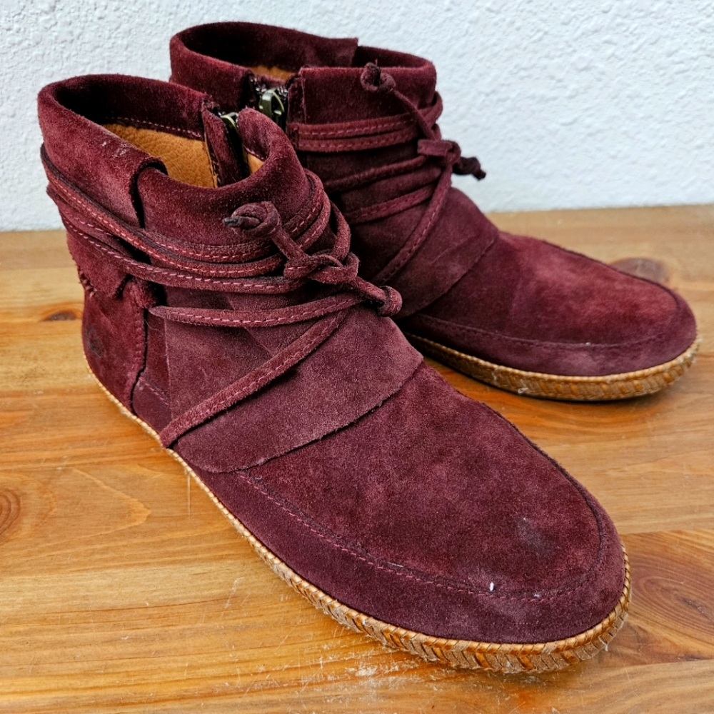 UGG Sz 6 Women's Burgundy Gaviota Short Fringe Boot with Split Tie